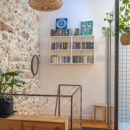 Charming Atypical Hyeres