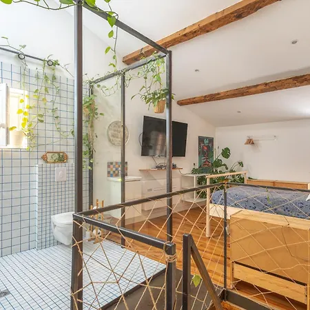 Semesterbostad Charming Atypical