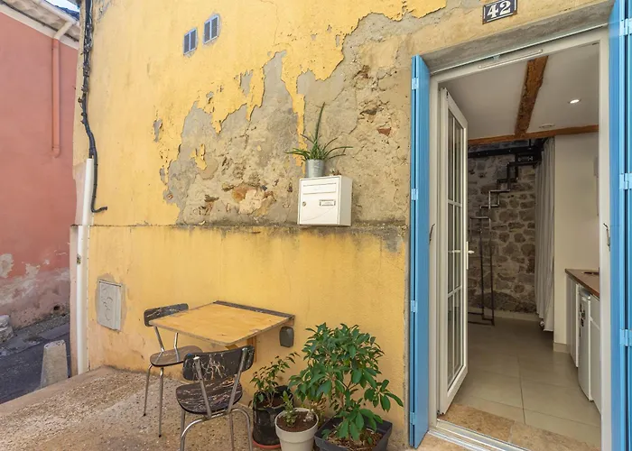 Charming Atypical Hyères