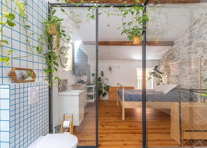 Charming Atypical Semesterbostad