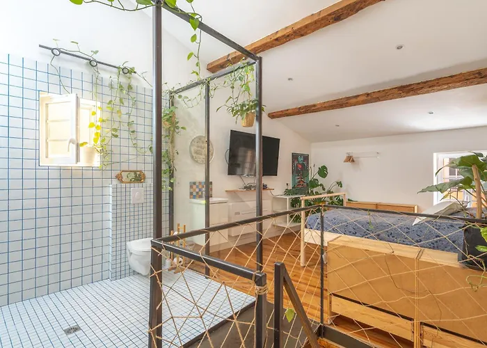 Semesterbostad Charming Atypical