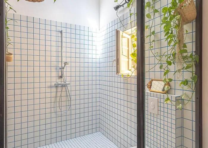 Charming Atypical Semesterbostad