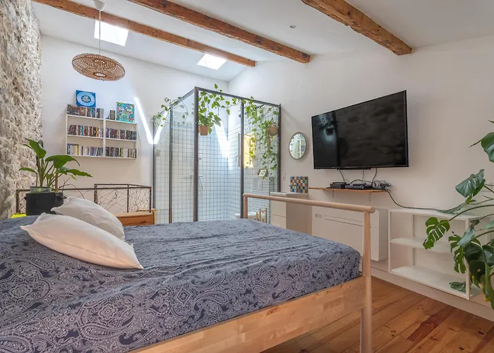 Semesterbostad Charming Atypical