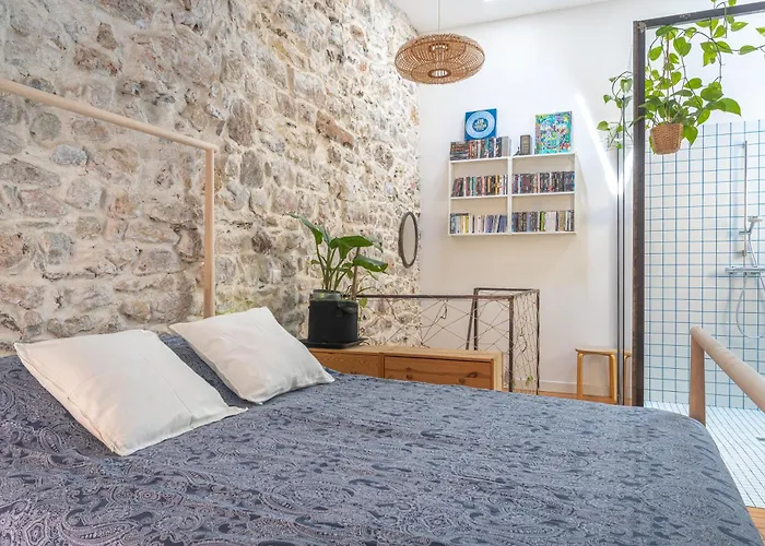 Charming Atypical Semesterbostad