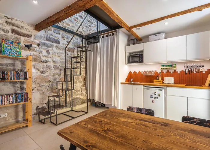 Charming Atypical Hyères