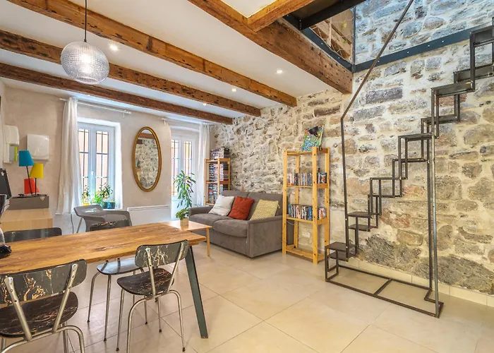 Charming Atypical Hyères