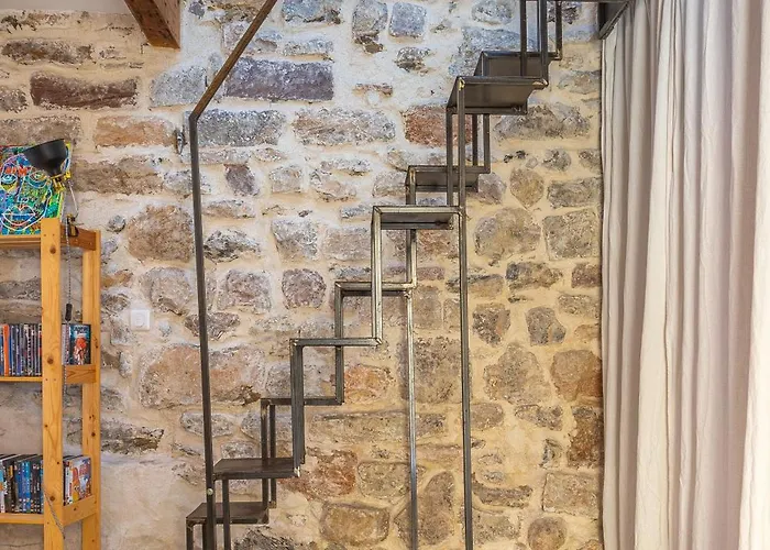 Charming Atypical Semesterbostad *